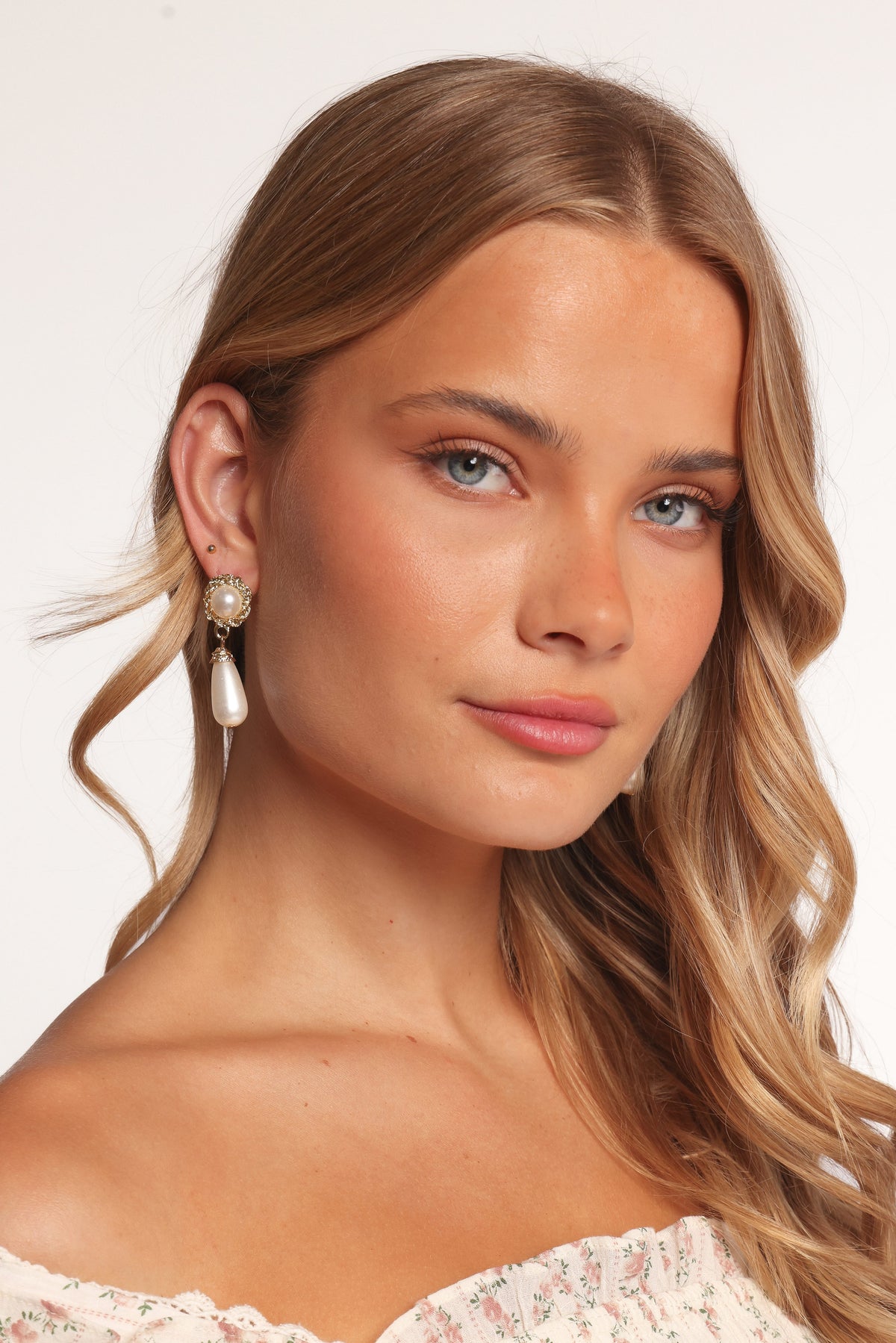 Estelle Earrings - Gold/Pearl