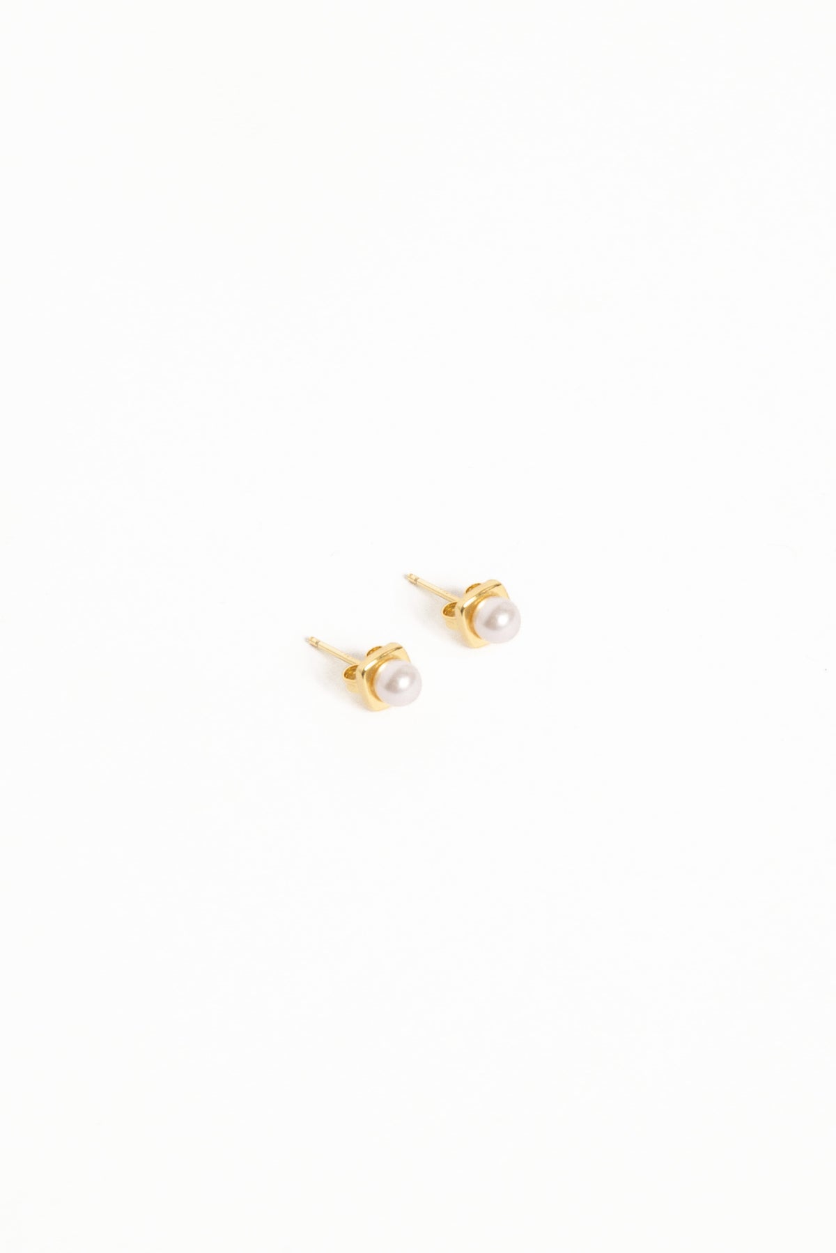 Helene Stud Earrings - Gold/Pearl